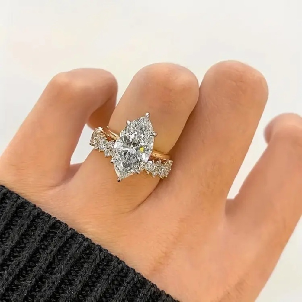 - Elegant 18k Gold Plated & White Topaz Women's Ring Set